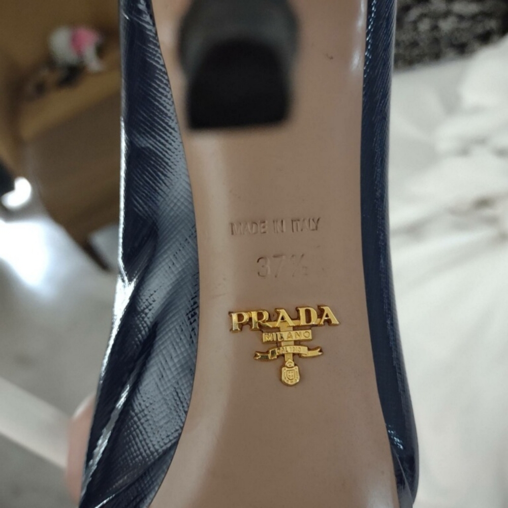 Prada 👠 - Picture 1 of 4